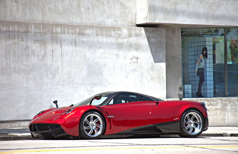  Pagani Huayra 2012 года  (WW) (фото 9 из 82)